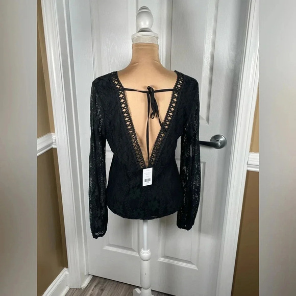 ✨ WILLOW ROOT Floral Lace Top NWT Medium - Picture 8 of 10